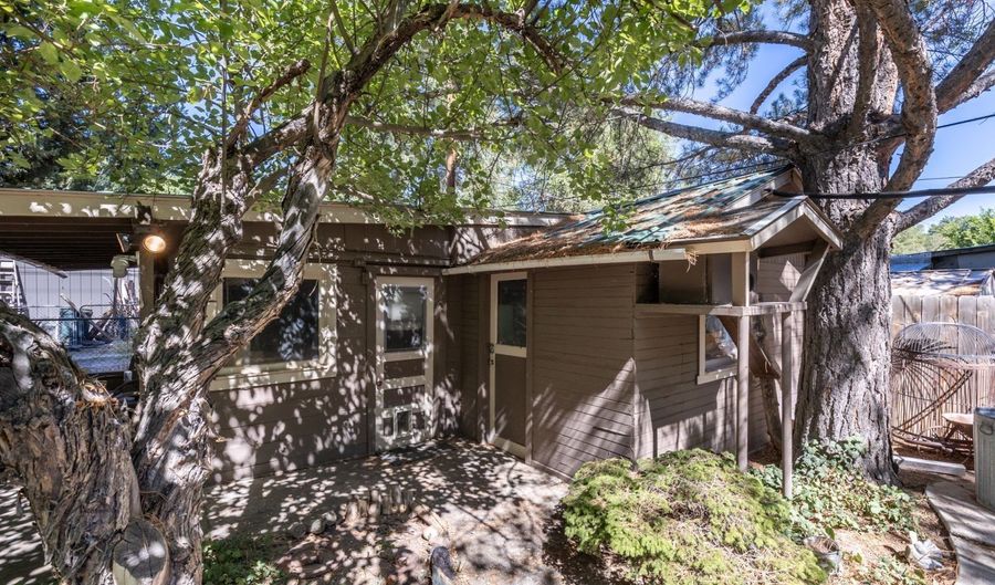 304 HAMILTON St, Carlin, NV 89822 - 3 Beds, 2 Bath