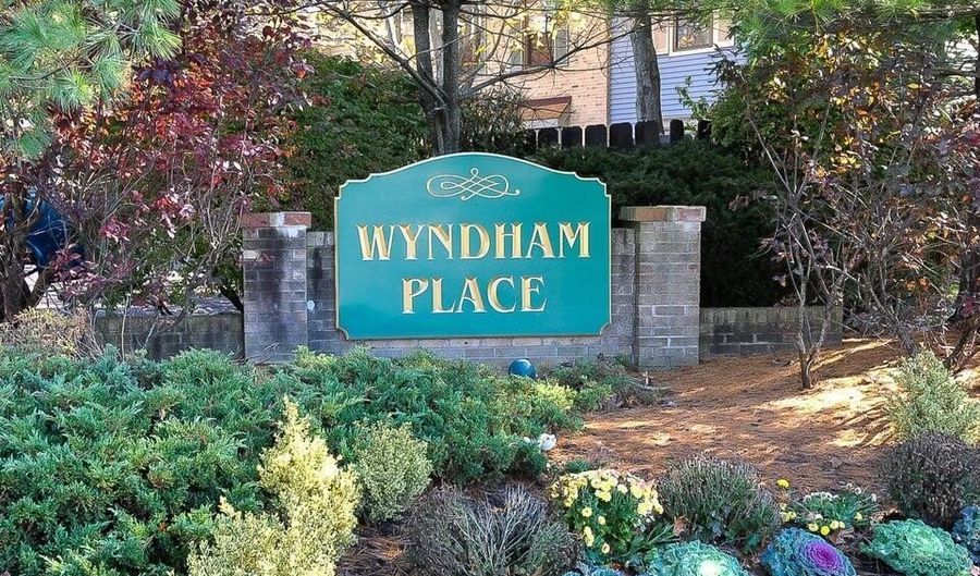 258 Grassmere Ct, Aberdeen, NJ 07747 - 2 Beds, 3 Bath
