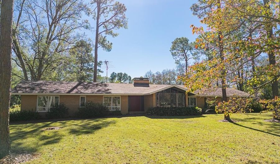 4912 Holly Hill Rd, Albany, GA 31721 - 4 Beds, 3 Bath