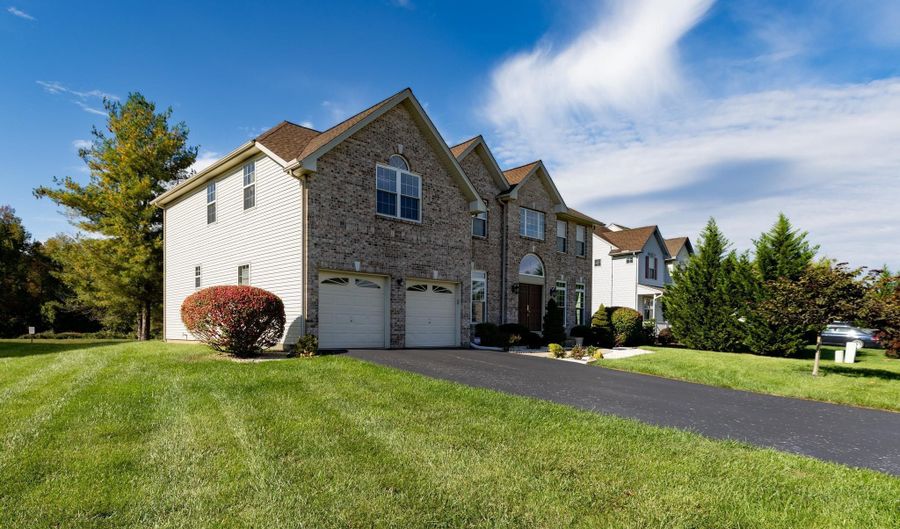 6 DUNLEARY Dr, Bear, DE 19701 - 4 Beds, 3 Bath