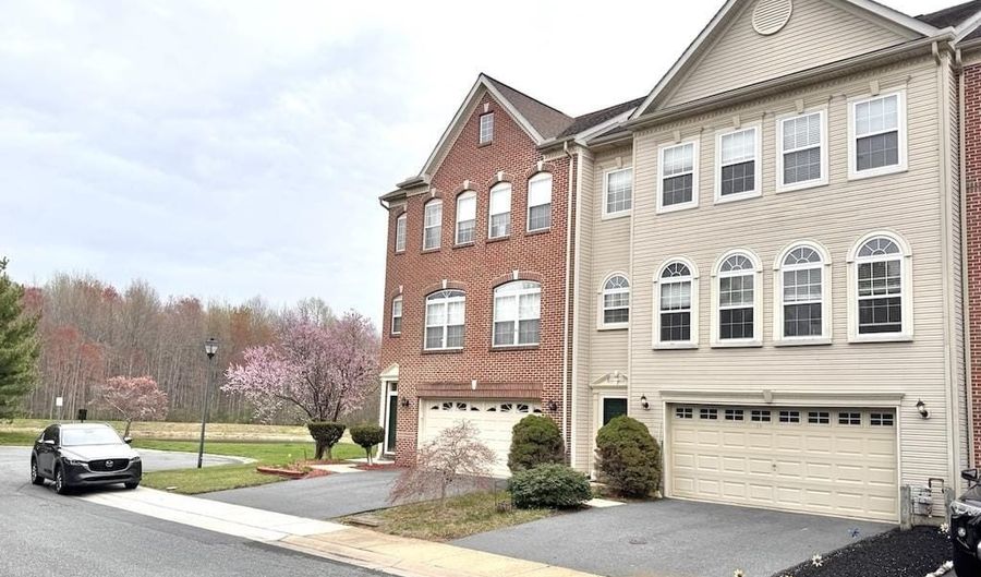 29 SYCAMORE Ln, Bear, DE 19701 - 4 Beds, 4 Bath
