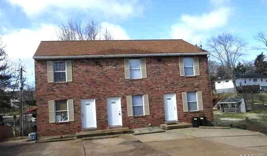 3865 Crest Cir, Arnold, MO 63010 - 2 Beds, 2 Bath