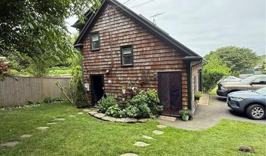 141 Coggeshall Ave, Newport, RI 02840 - 1 Beds, 1 Bath