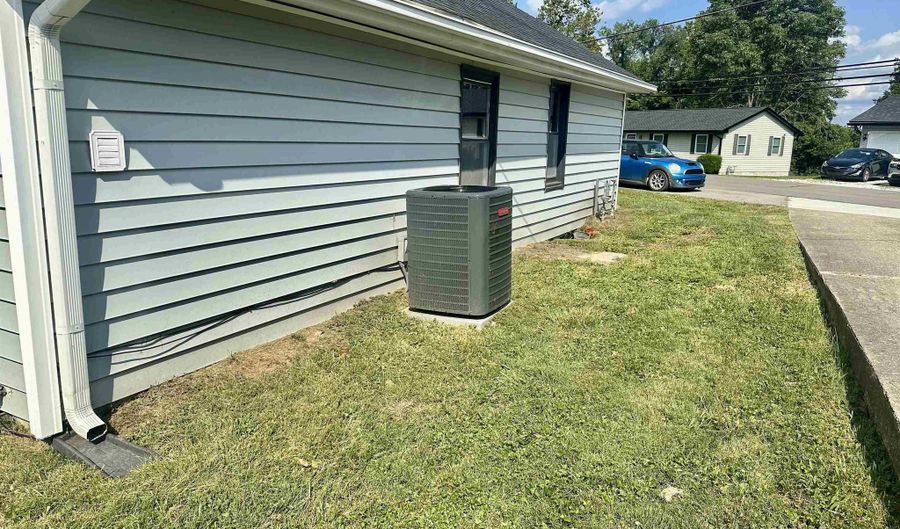 3905 Washington Ave, Bedford, IN 47421 - 2 Beds, 1 Bath