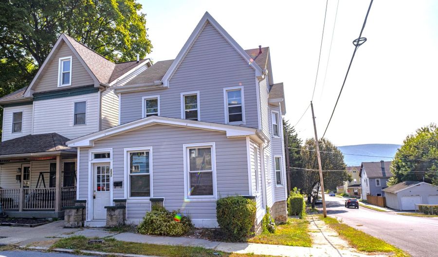 231 Beech Ave, Altoona, PA 16601 - 3 Beds, 2 Bath