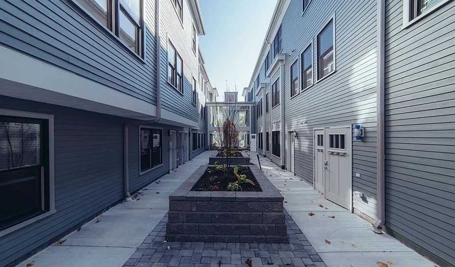 45 Spring St 6, Boston, MA 02132 - 1 Beds, 1 Bath