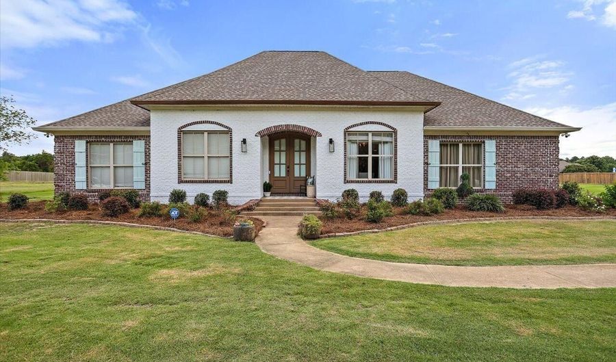 118 Flowers Ln, Brandon, MS 39047 - 4 Beds, 4 Bath