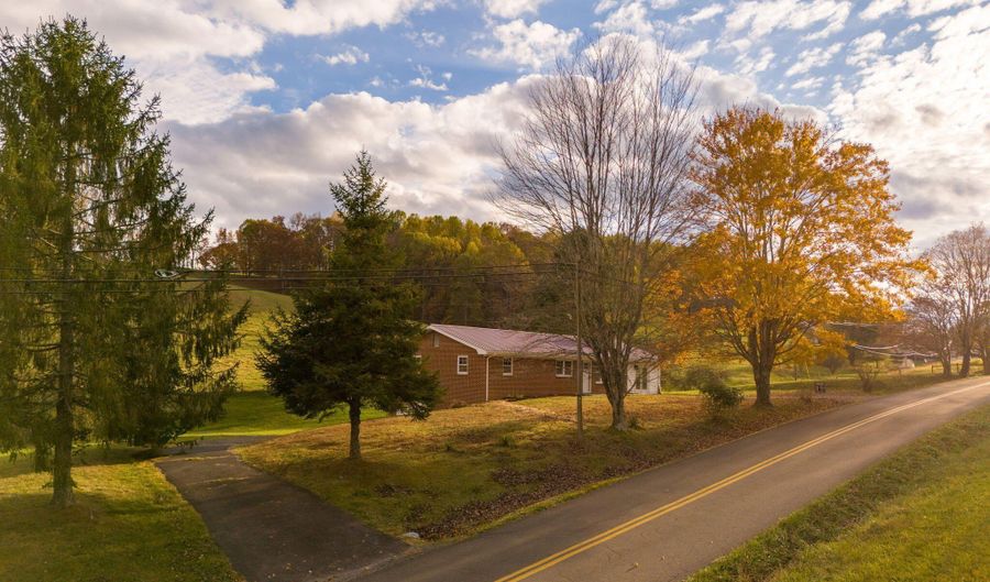 24850 Walden Rd, Abingdon, VA 24210 - 3 Beds, 2 Bath