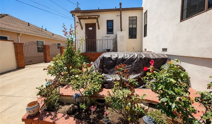 5138 Southridge, Los Angeles, CA 90043 - 3 Beds, 3 Bath