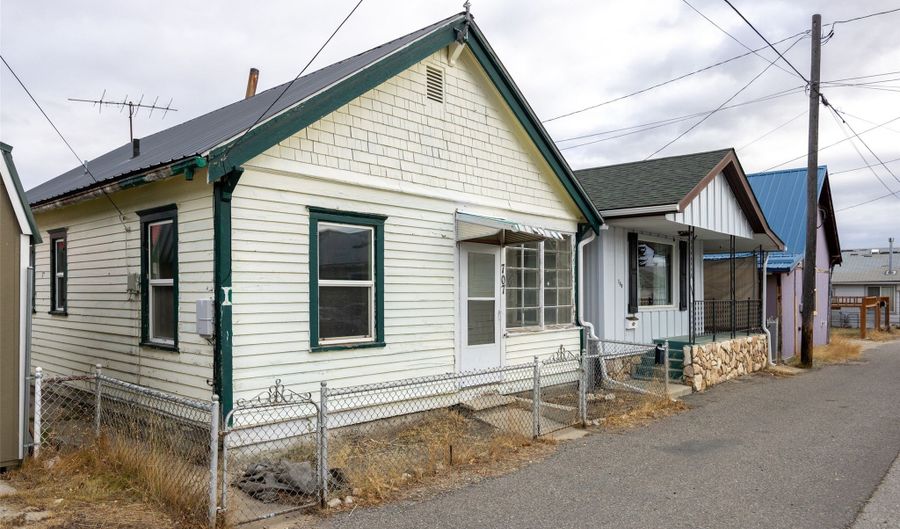 707 E Front St, Anaconda, MT 59711 - 2 Beds, 1 Bath