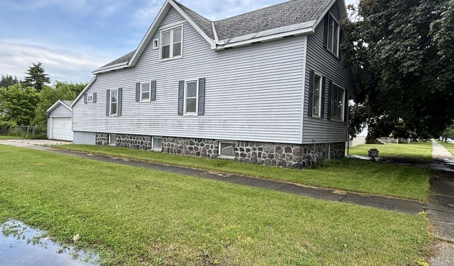 427 Avery St, Alpena, MI 49707 - 3 Beds, 1 Bath