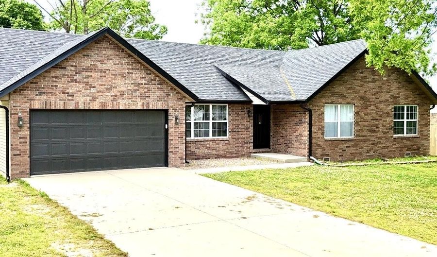 603 Lakeview Dr, Aurora, MO 65605 - 4 Beds, 2 Bath