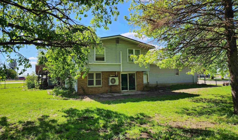 524 W Buckeye St, Berne, IN 46711 - 4 Beds, 2 Bath
