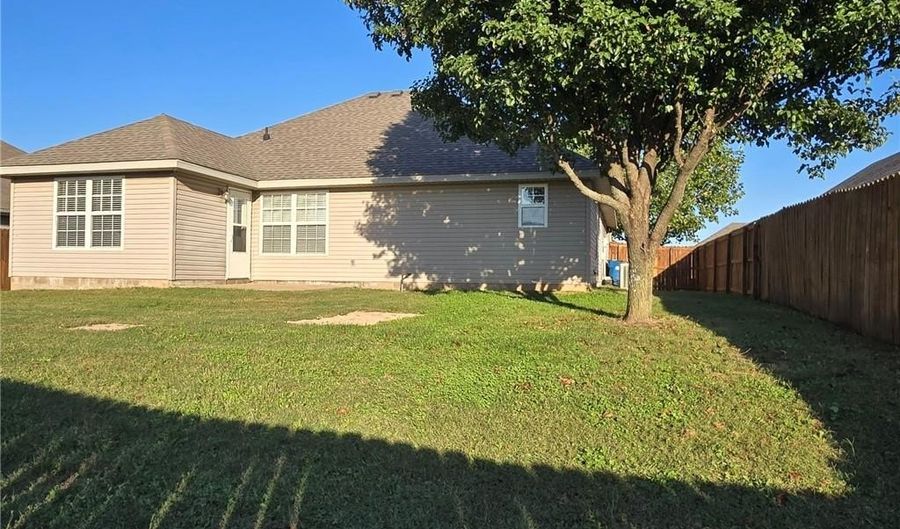 702 SW Castlewood St, Bentonville, AR 72712 - 3 Beds, 2 Bath
