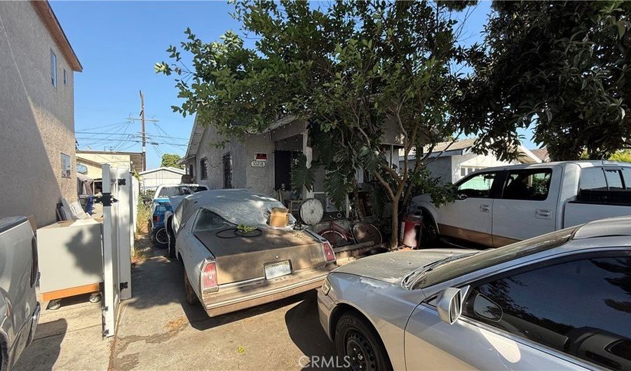 10218 Virginia Ave, South Gate, CA 90280 - 3 Beds, 2 Bath