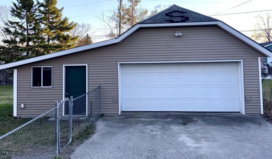 218 W Hamilton St, Alpena, MI 49707 - 3 Beds, 1 Bath