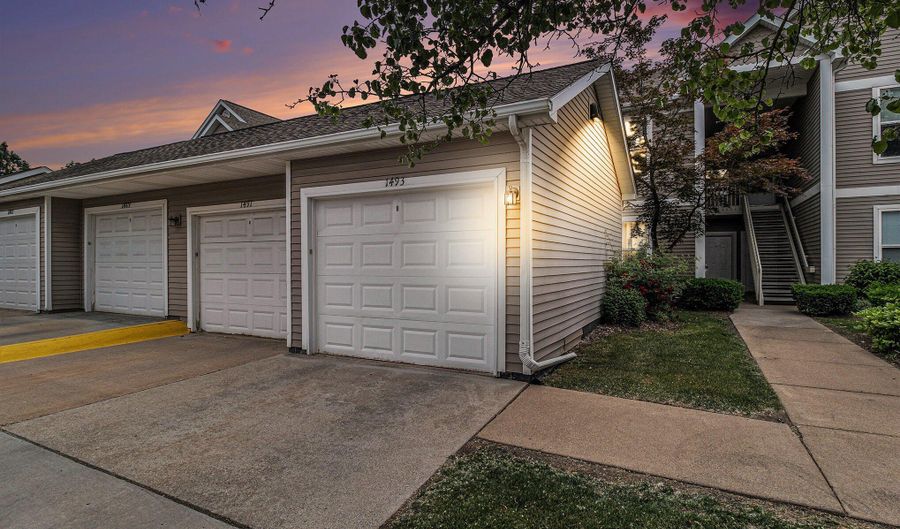 1493 Fox Pointe Cir 74, Ann Arbor, MI 48108 - 2 Beds, 2 Bath