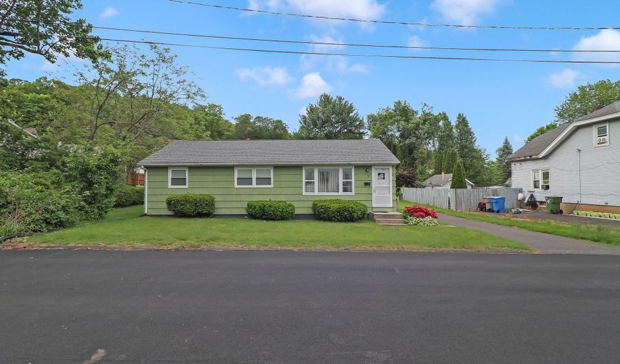 52 Fairview Ave, Bristol, CT 06010 - 3 Beds, 1 Bath