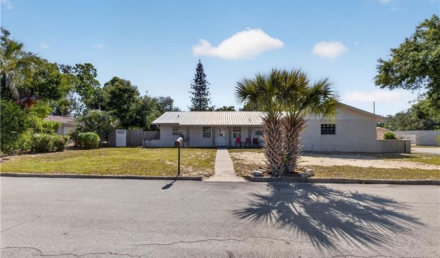 11 S Lantana Ave, Avon Park, FL 33825 - 4 Beds, 3 Bath