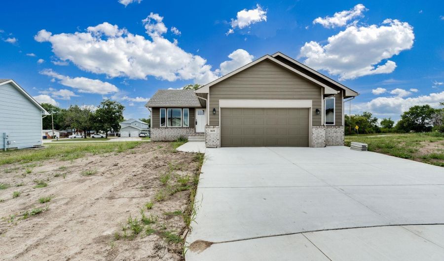 1631 N Magnolia Ct, Andover, KS 67002 - 2 Beds, 2 Bath