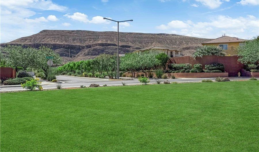 5468 Indian Cedar Dr, Las Vegas, NV 89135 - 3 Beds, 3 Bath