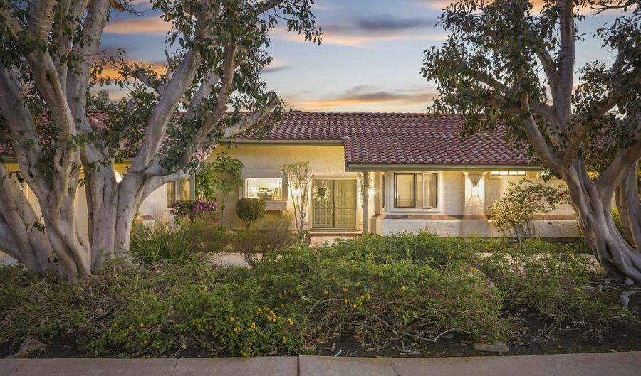 1549 Ventana Dr, Escondido, CA 92029 - 4 Beds, 5 Bath