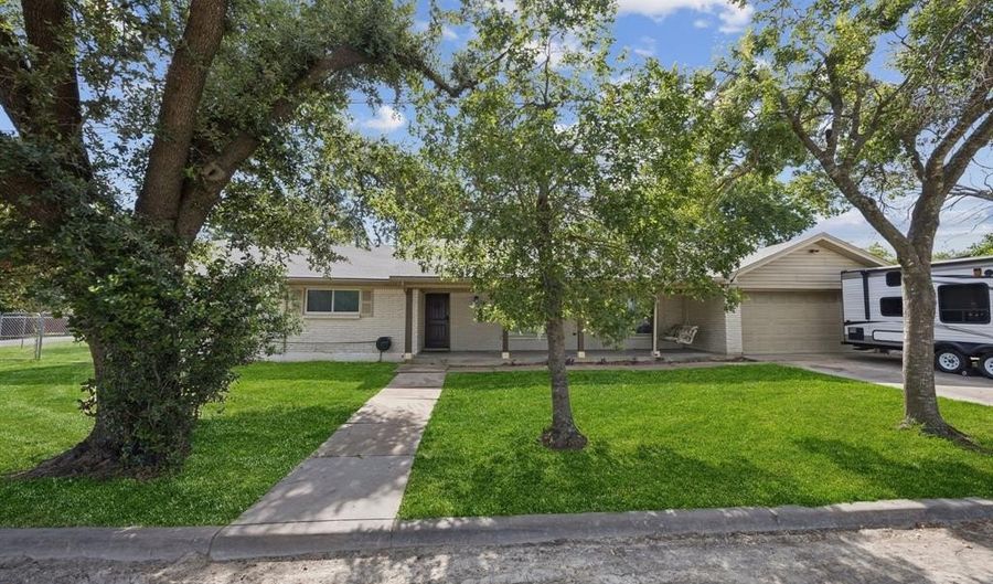 403 N Baugh St, Alvarado, TX 76009 - 3 Beds, 2 Bath