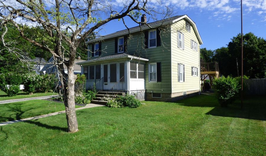 9 Fleetwood Ave, Bethel, CT 06801 - 4 Beds, 2 Bath