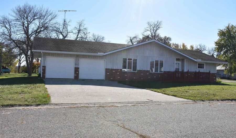 500 Main St E, Anthon, IA 51004 - 2 Beds, 3 Bath
