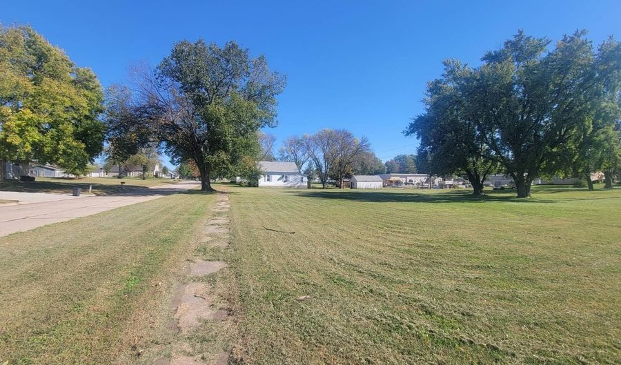 1213-1221 9th St, Auburn, NE 68305 - 0 Beds, 0 Bath