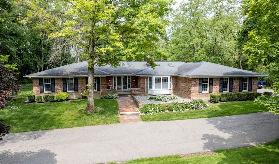 144 Barton North Dr, Ann Arbor, MI 48105 - 2 Beds, 4 Bath