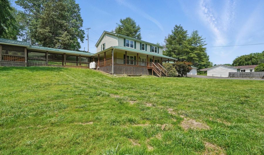 28062 Lee Hwy, Abingdon, VA 24211 - 4 Beds, 3 Bath