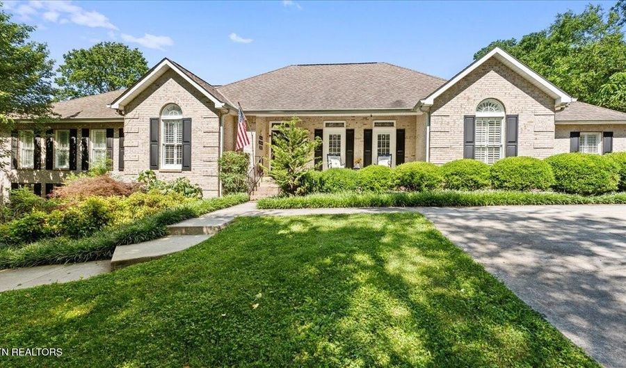 1411 Wood Creek Dr, Athens, TN 37303 - 4 Beds, 5 Bath