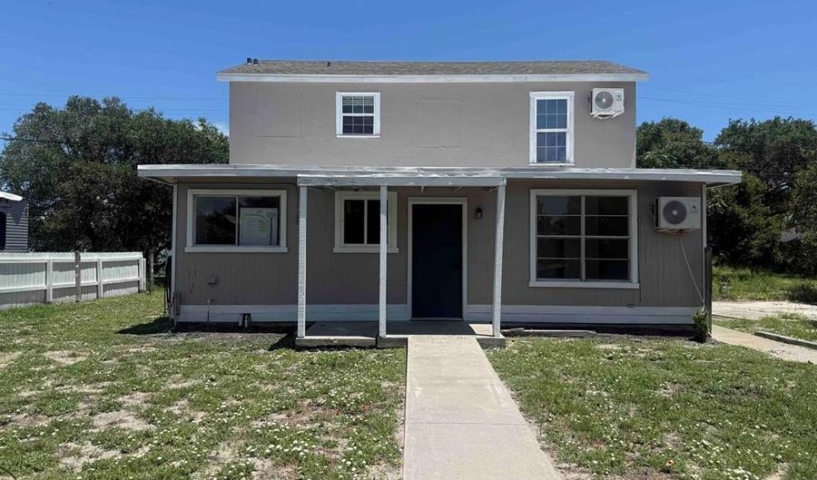 215 S 11TH St, Aransas Pass, TX 78336 - 4 Beds, 2 Bath