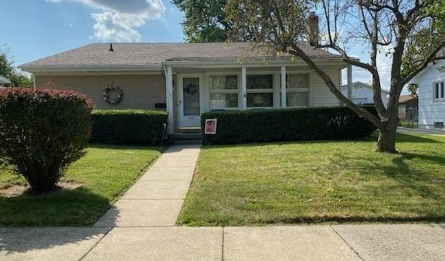 135 Canterbury, Adrian, MI 49221 - 3 Beds, 2 Bath