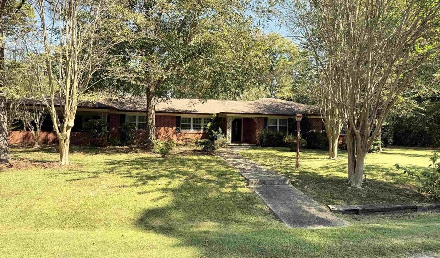 401 E Oak St, Atmore, AL 36502 - 4 Beds, 3 Bath