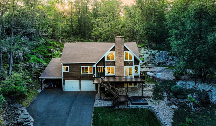 141 Stone Rd, Burlington, CT 06013 - 4 Beds, 4 Bath