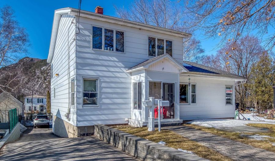 19 Jasper St, Berlin, NH 03570 - 4 Beds, 2 Bath