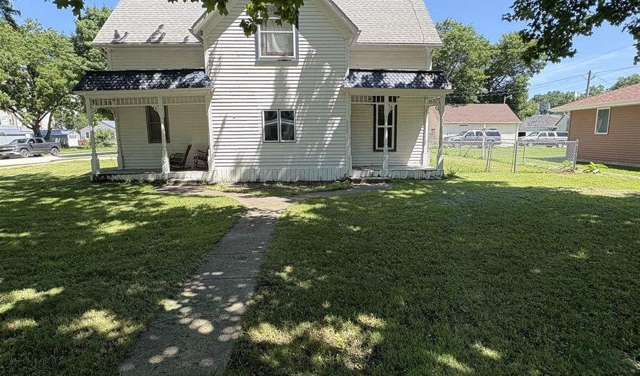 302 S 2nd St, Albert City, IA 50510 - 3 Beds, 1 Bath