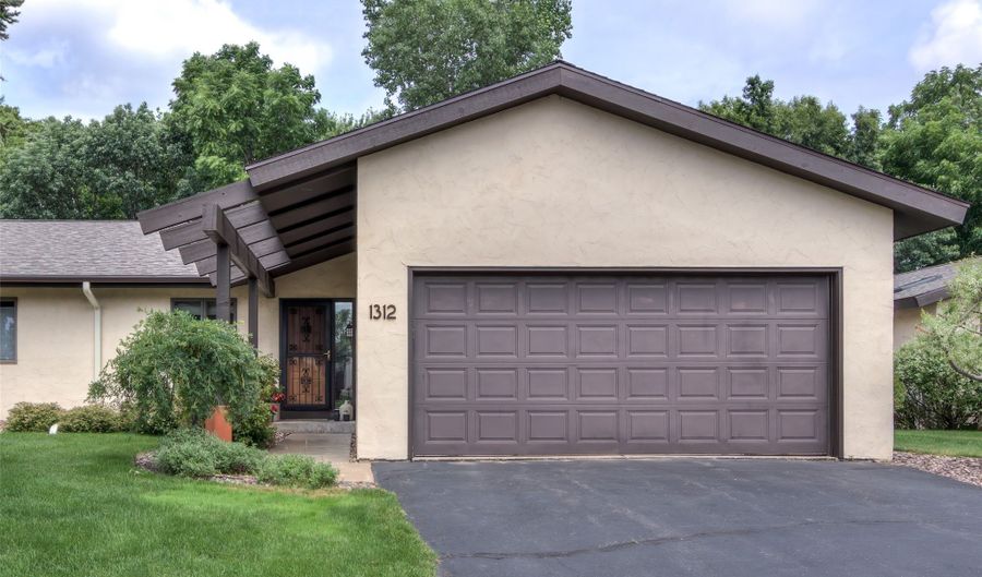 1312 Knollwood Trl, Altoona, WI 54720 - 3 Beds, 3 Bath
