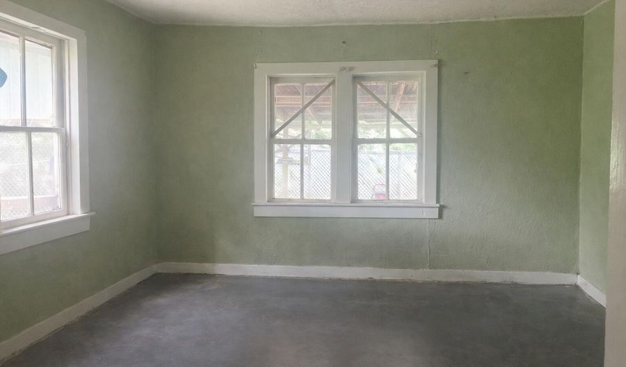 3042 Railroad St, Basile, LA 70515 - 2 Beds, 1 Bath