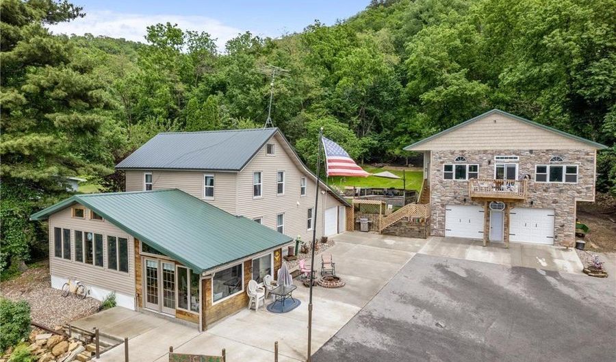 160 N State Road 35, Alma, WI 54610 - 6 Beds, 4 Bath