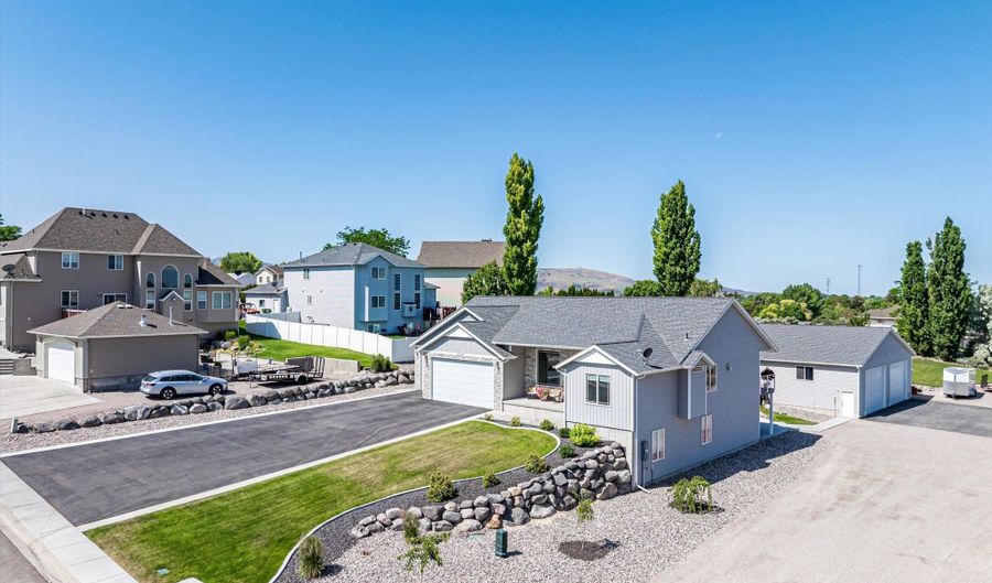 5089 Tree Valley Rd, Chubbuck, ID 83202 - 5 Beds, 4 Bath