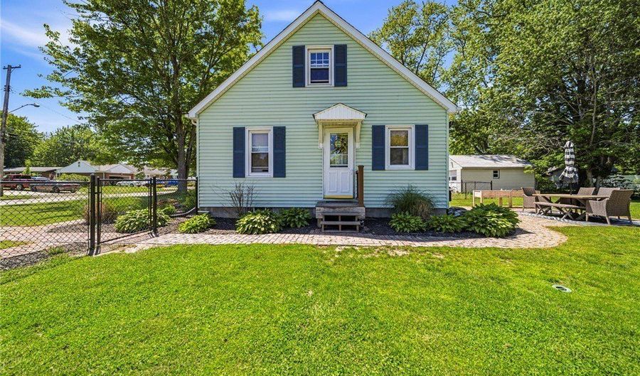 2027 W 16th St, Ashtabula, OH 44004 - 3 Beds, 2 Bath