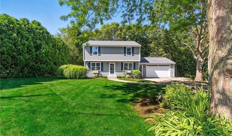 3 Sandy Ln, Bristol, RI 02809 - 3 Beds, 3 Bath