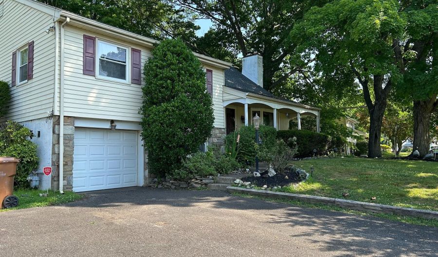 1252 HOFFMAN Rd, Ambler, PA 19002 - 4 Beds, 3 Bath