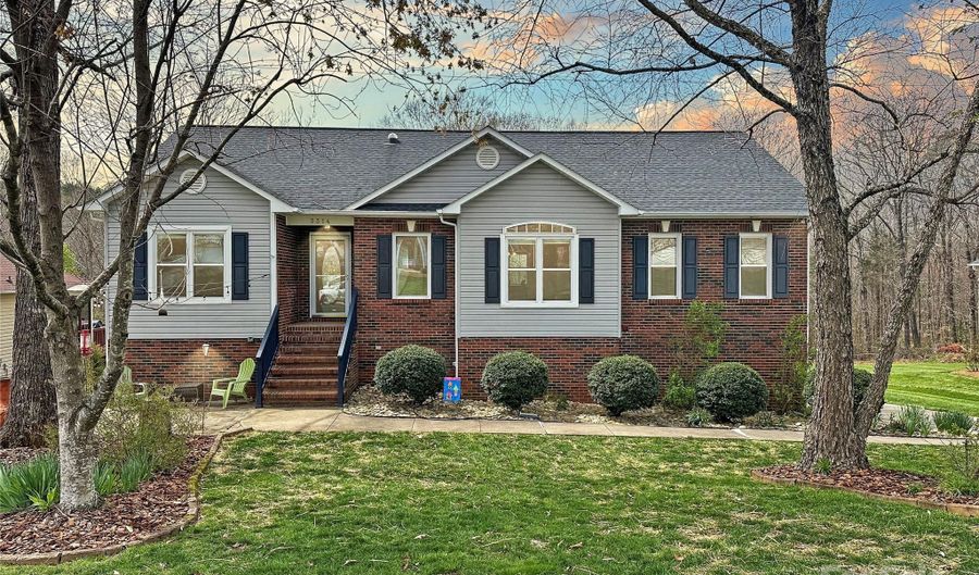 3314 Overbrook Dr, Conover, NC 28613 - 3 Beds, 3 Bath