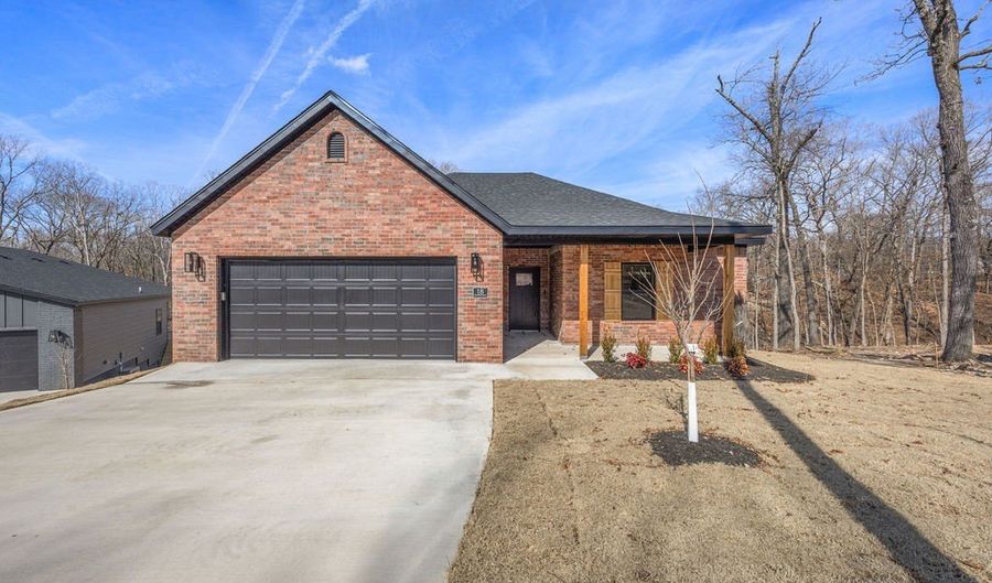 18 Dumfries Ln, Bella Vista, AR 72715 - 3 Beds, 2 Bath