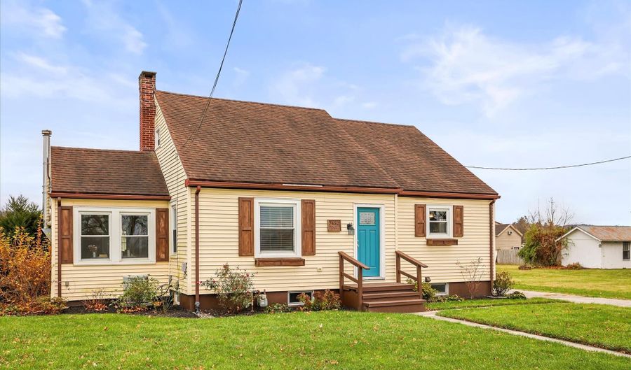 7452 LINCOLN Hwy, Abbottstown, PA 17301 - 3 Beds, 1 Bath