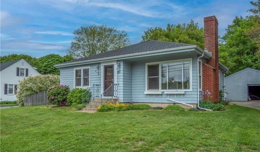 14 Dexter St, Newport, RI 02840 - 3 Beds, 2 Bath